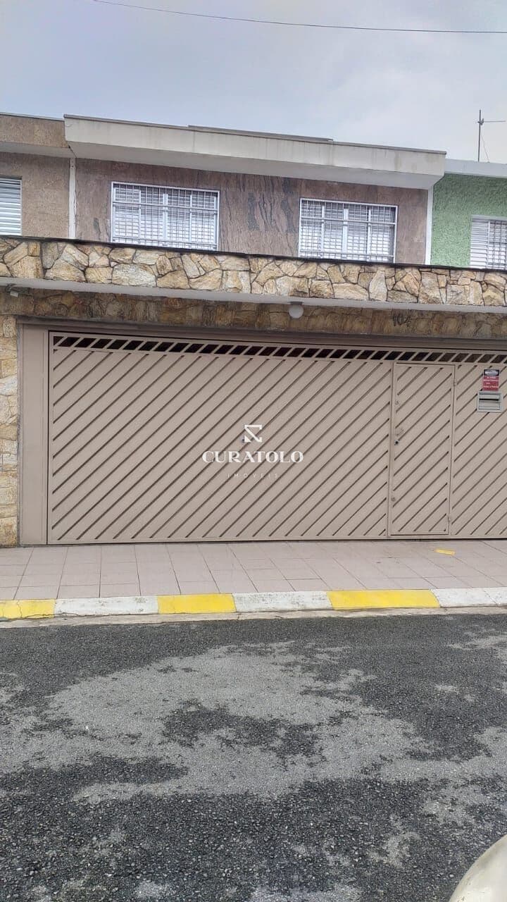 Casa sobrado à venda com 211 m², 4 quartos e 3 vagas, Bom Retiro, São Paulo.