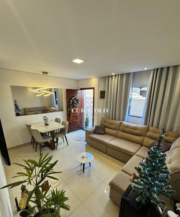 Casa sobrado à venda com 74 m², 2 suítes, churrasqueira e 2 vagas, Cidade Patriarca, São Paulo.