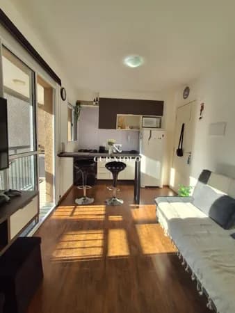 Studio aconchegante na Sé, a 400 mts do Metrô Liberdade, para uma vida urbana incrível! Com 1 Quarto e varanda, para moradia ou investimento.