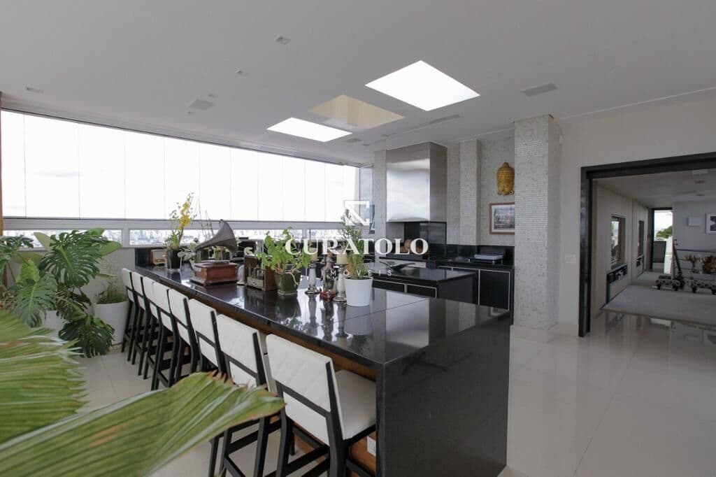 Cobertura à venda com 320 m², 4 suítes, cobertura gourmet, 4 vagas na Mooca, São Paulo.