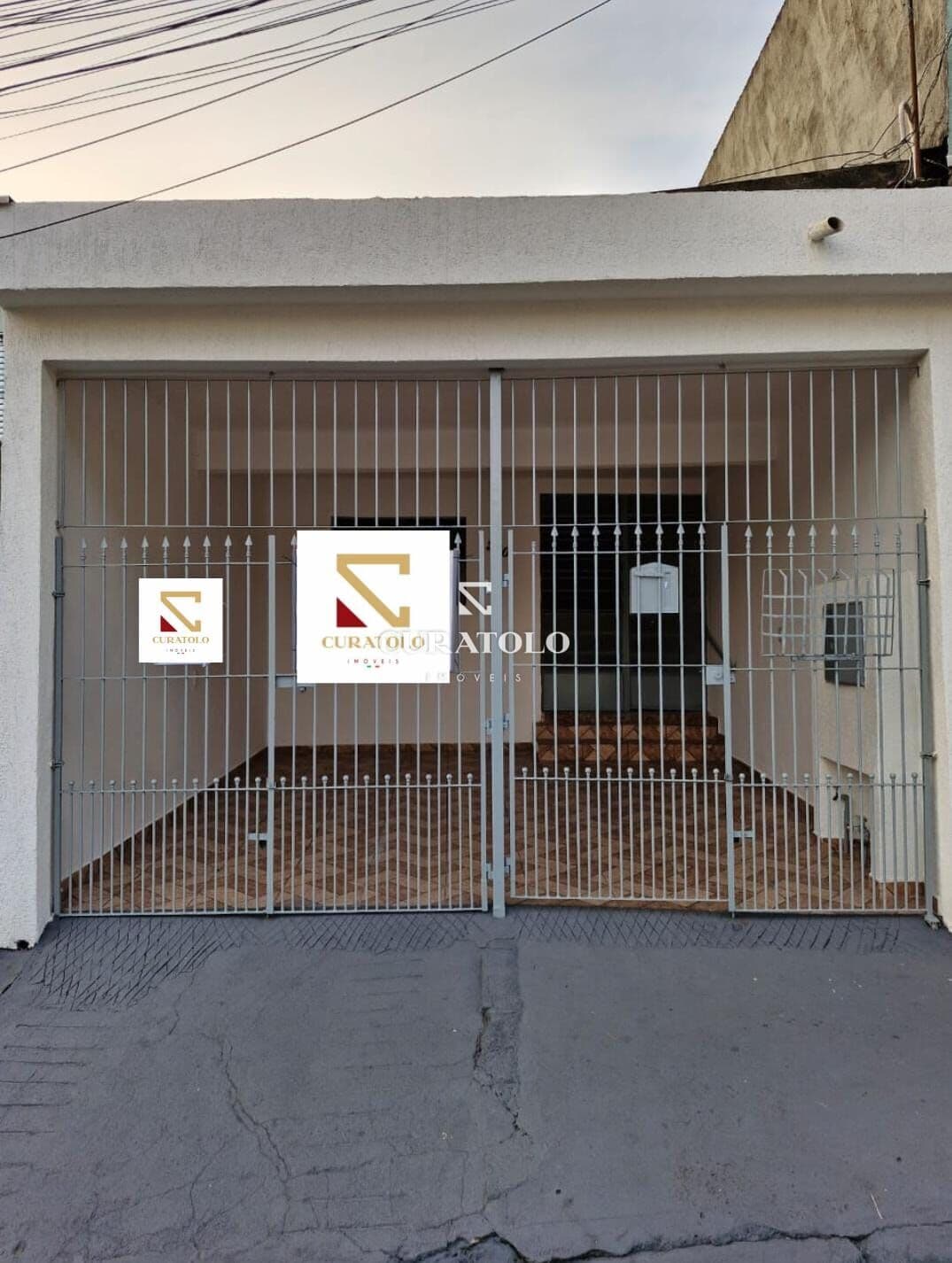 Viva com comodidade no bairro Vila União, ao lado da Estação Vila União: Casa de 130 m² com 2 Dorms e 2 vagas cobertas - Ótimo custo-benefício