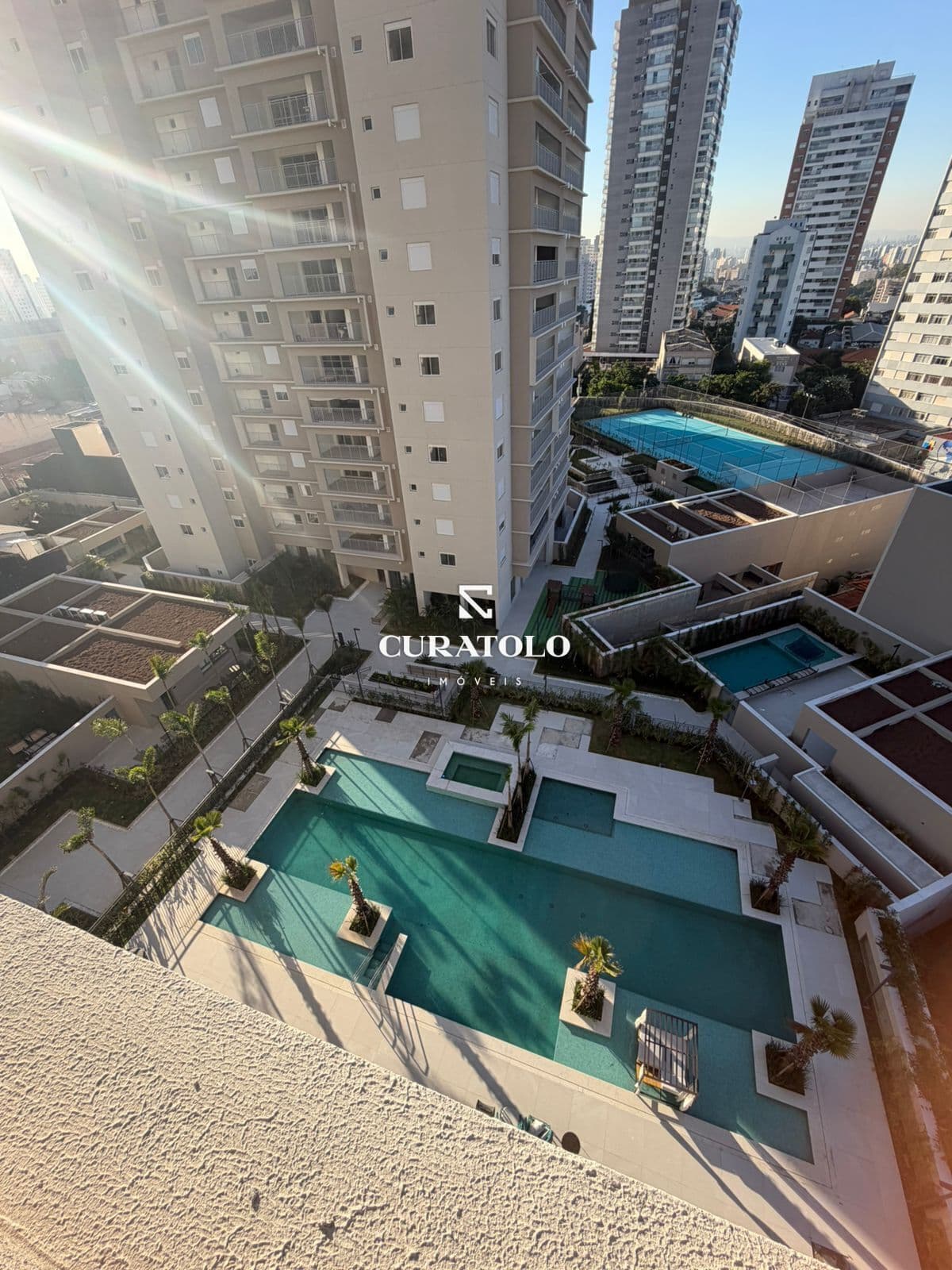 Apartamento à venda com 135 m², 3 quartos, varanda e 2 vagas, Aclimação, São Paulo.