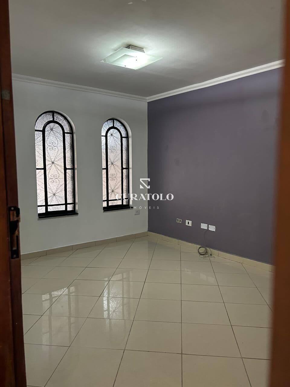 Moradia perfeita para sua família no nobre bairro do Jardim São Caetano, em São Caetano. Sobrado com 3 Dorms, 2 Vagas e quintal com churrasqueira