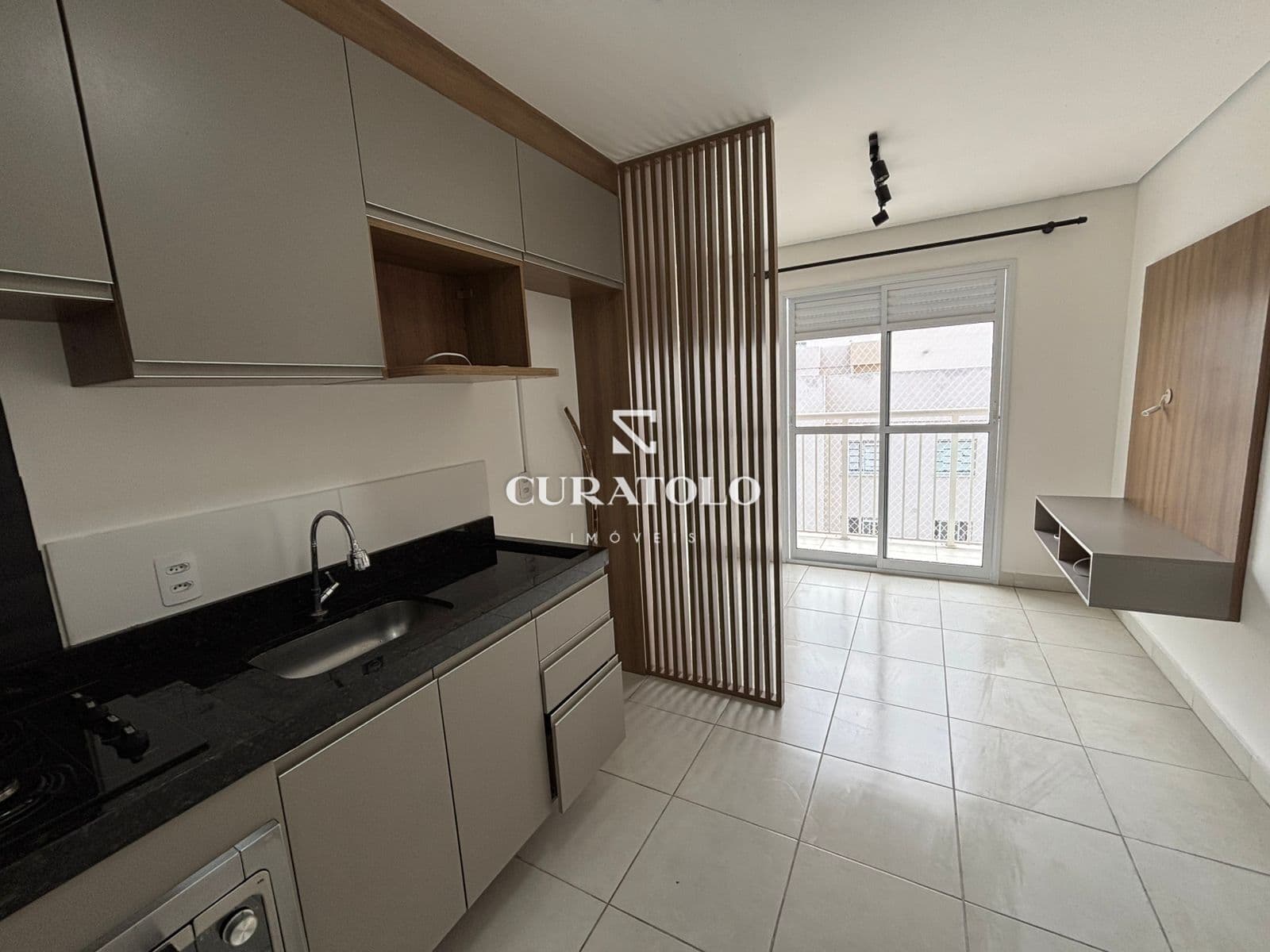 Apartamento à venda com 39 m², 2 quartos, varanda e 2 vagas no Vila Prudente, São Paulo.