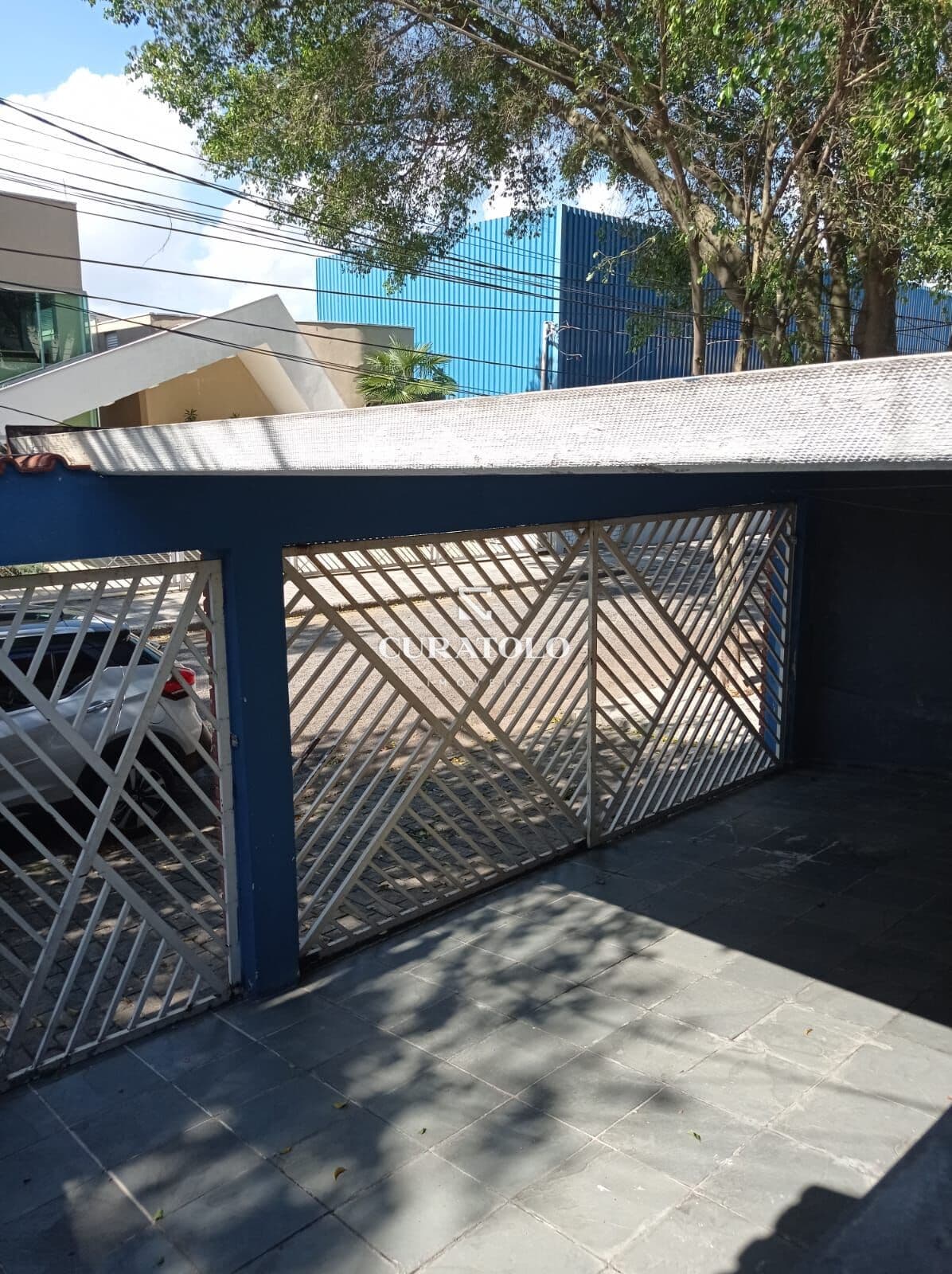 Sua nova casa está aqui em Santo André: Sobrado com ótimos 250 m², 2 quartos, 5 vagas e edícula no bairro Jardim Utinga
