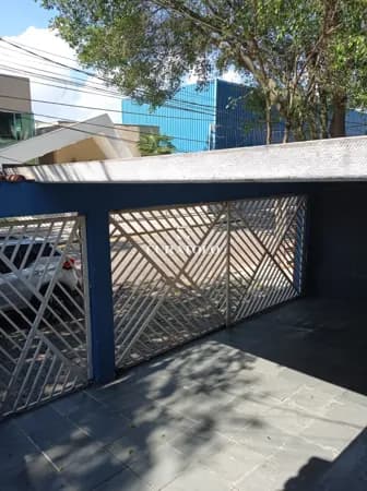 Sua nova casa está aqui em Santo André: Sobrado com ótimos 250 m², 2 quartos, 5 vagas e edícula no bairro Jardim Utinga