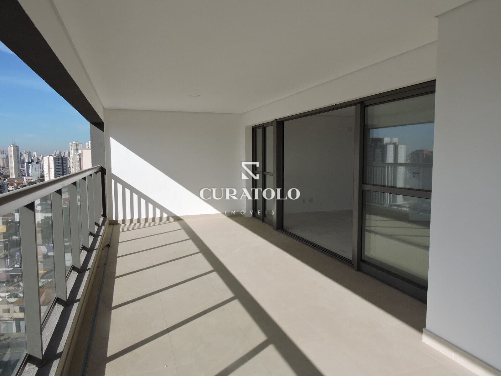 Viva com conforto e comodidade na Vila Mariana, a 400 mts do Metrô Alto do Ipiranga. Apartamento de alto padrão de 163m² com 3 Suítes, 2 Vagas e Varanda Gourmet