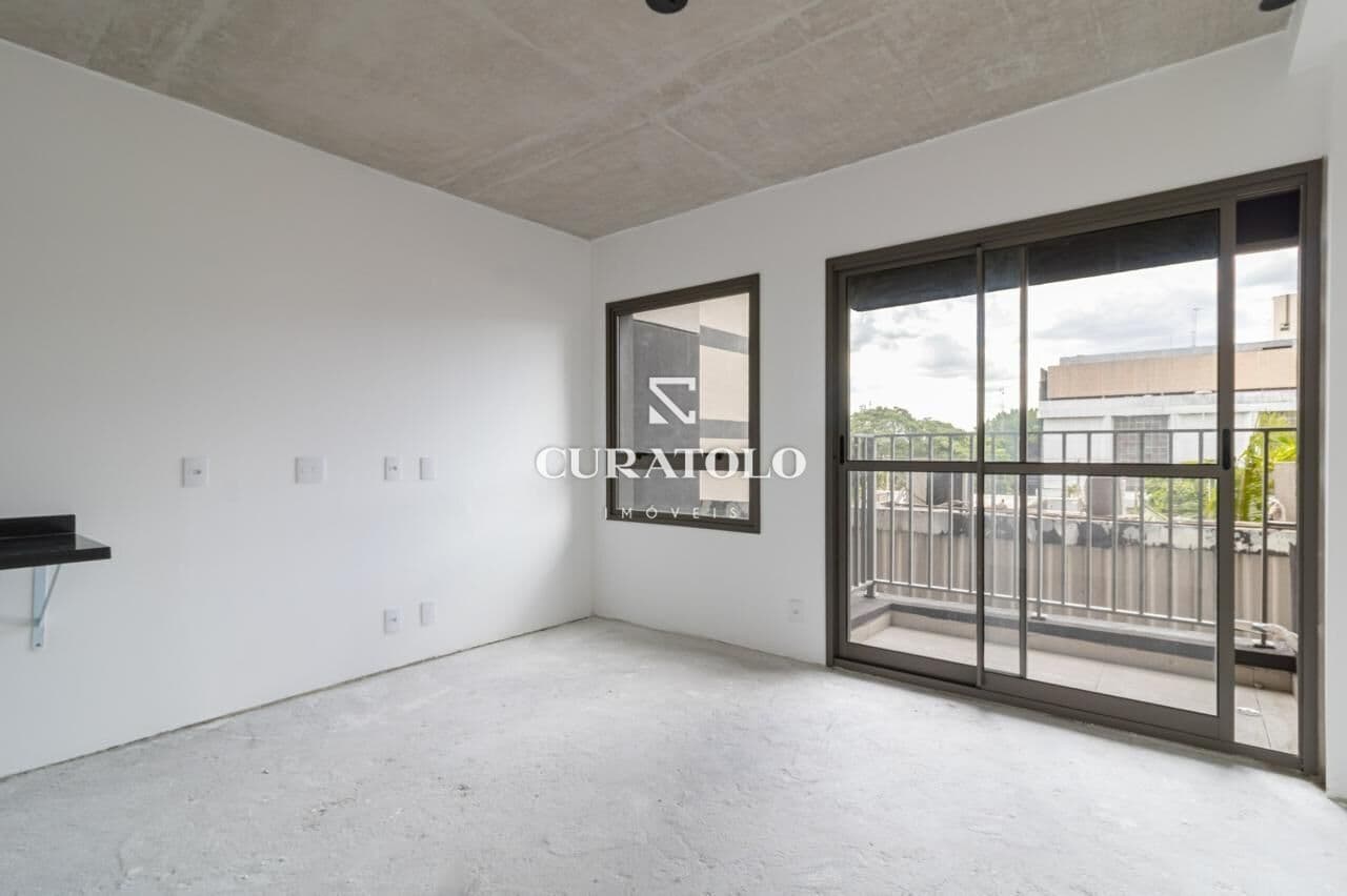 Studio aconchegante em Indianópolis, ao lado do Shopping Ibirapuera, para uma vida urbana incrível! Com 1 Quarto e varanda, para moradia ou investimento.