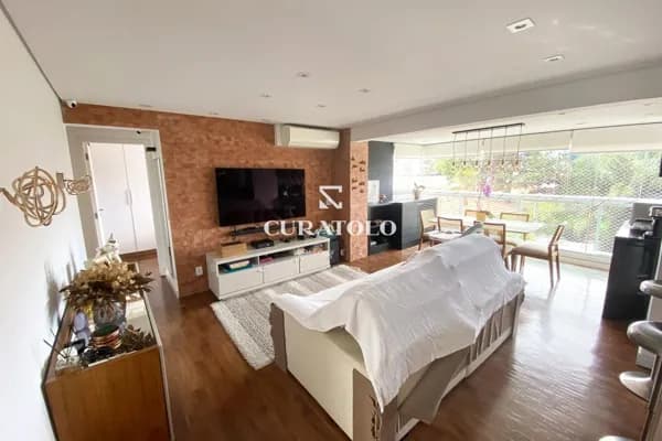 Apartamento à venda com 84 m², 2 quartos, varanda e 2 vagas em Pinheiros, São Paulo.