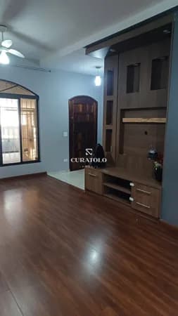 Casa sobrado à venda com 190 m², 3 quartos, churrasqueira e 2 vagas, Cambuci, São Paulo.