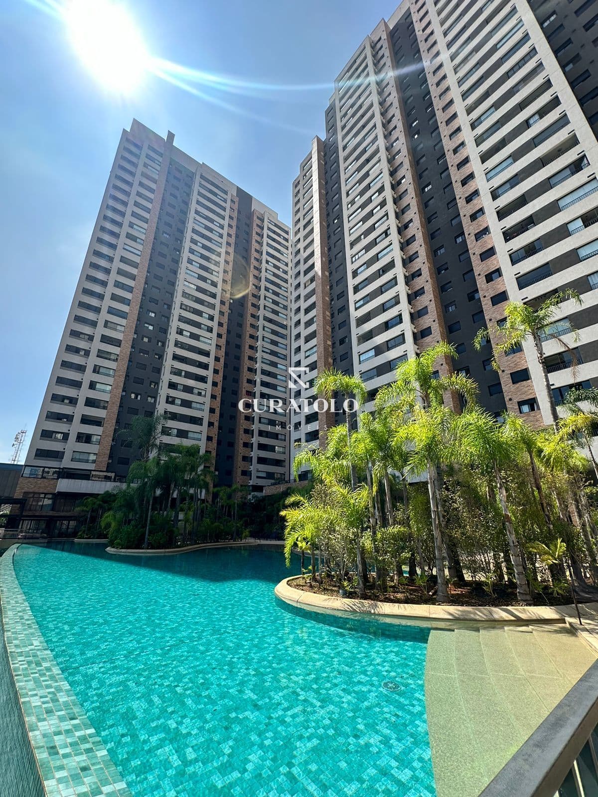 Apartamento à venda, de 2 quartos com 1 vaga e varanda gourmet na frente do Metrô Brás - Piscine Station Resort