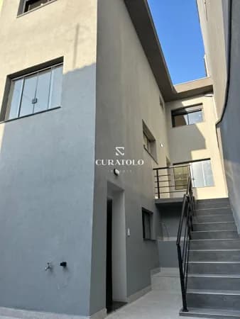 Casa Sobrado à venda no bairro do Camilópolis em Santo André, com 3 quartos, 2 vagas e quintal com churrasqueira