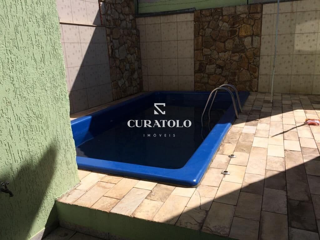 Conheça sua casa dos sonhos em São Caetano, no nobre bairro do Jardim São Caetano: Ampla casa com 3 quartos, 4 Vagas e piscina privativa