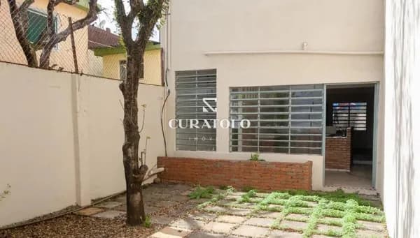 Viva com conforto na Vila Paulo Silas: Sobrado de amplos 280 m² com 4 quartos, 2 vagas e quintal