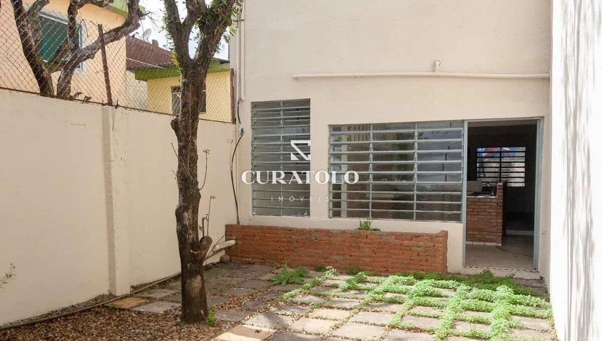 Viva com conforto na Vila Paulo Silas: Sobrado de amplos 280 m² com 4 quartos, 2 vagas e quintal