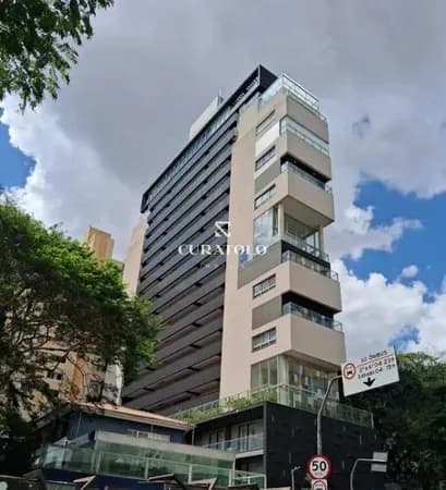 Experimente a vida urbana de Pinheiros, ao lado do Metrô Oscar Freire: apartamento de 2 quartos , perfeito para moradia ou investimento