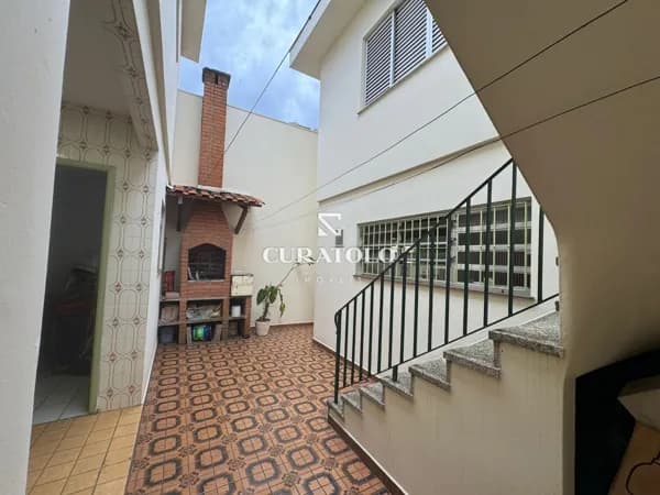 Viva com comodidade no Bosque da Saúde, a 7 min do Metrô Alto do Ipiranga: bela casa de 218 m² com 3 Dorms/suítes, 3 vagas e quintal com churrasqueira