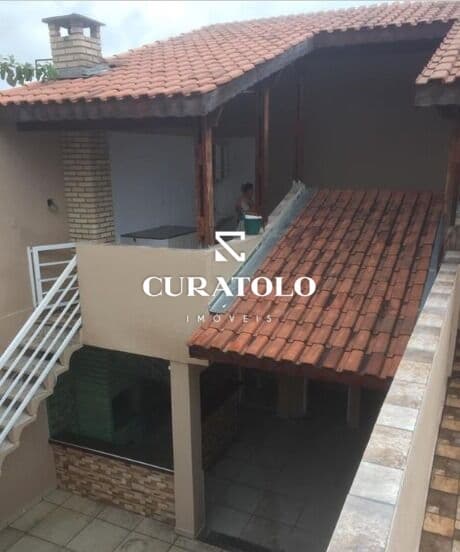 Casa com 3 dormitórios, área gourmet, quintal, varanda e 4 vagas - Jardim Maringá