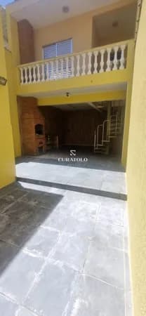 Viva com comodidade no Santa Paula, um dos melhores bairros de São Caetano: Casa de 175 m² com 3 Dorms, 2 vagas e quintal com churrasqueira