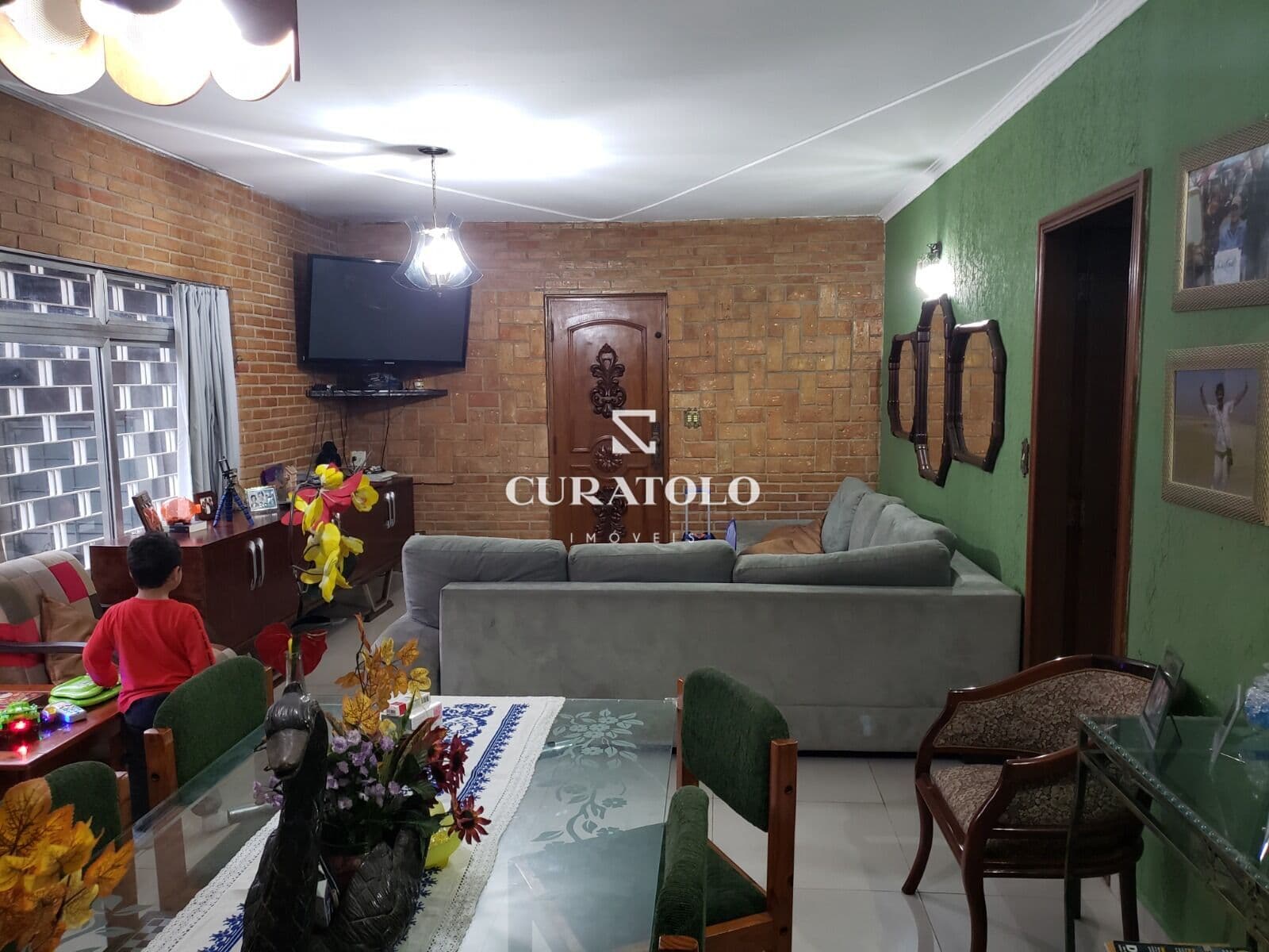 Moradia perfeita para sua família no nobre bairro do Jardim São Caetano. Casa com 3 Dorms, 5 Vagas, quintal e edícula
