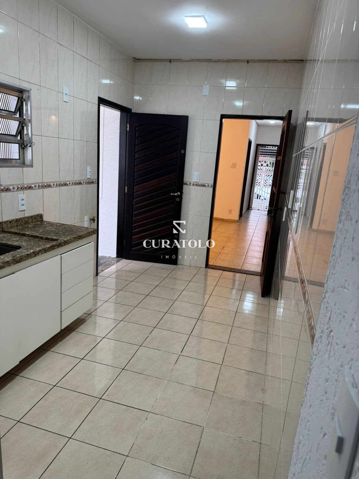 Casa sobrado à venda no bairro Vila Mussolini, São Bernardo, com 2 quartos e 1 vaga