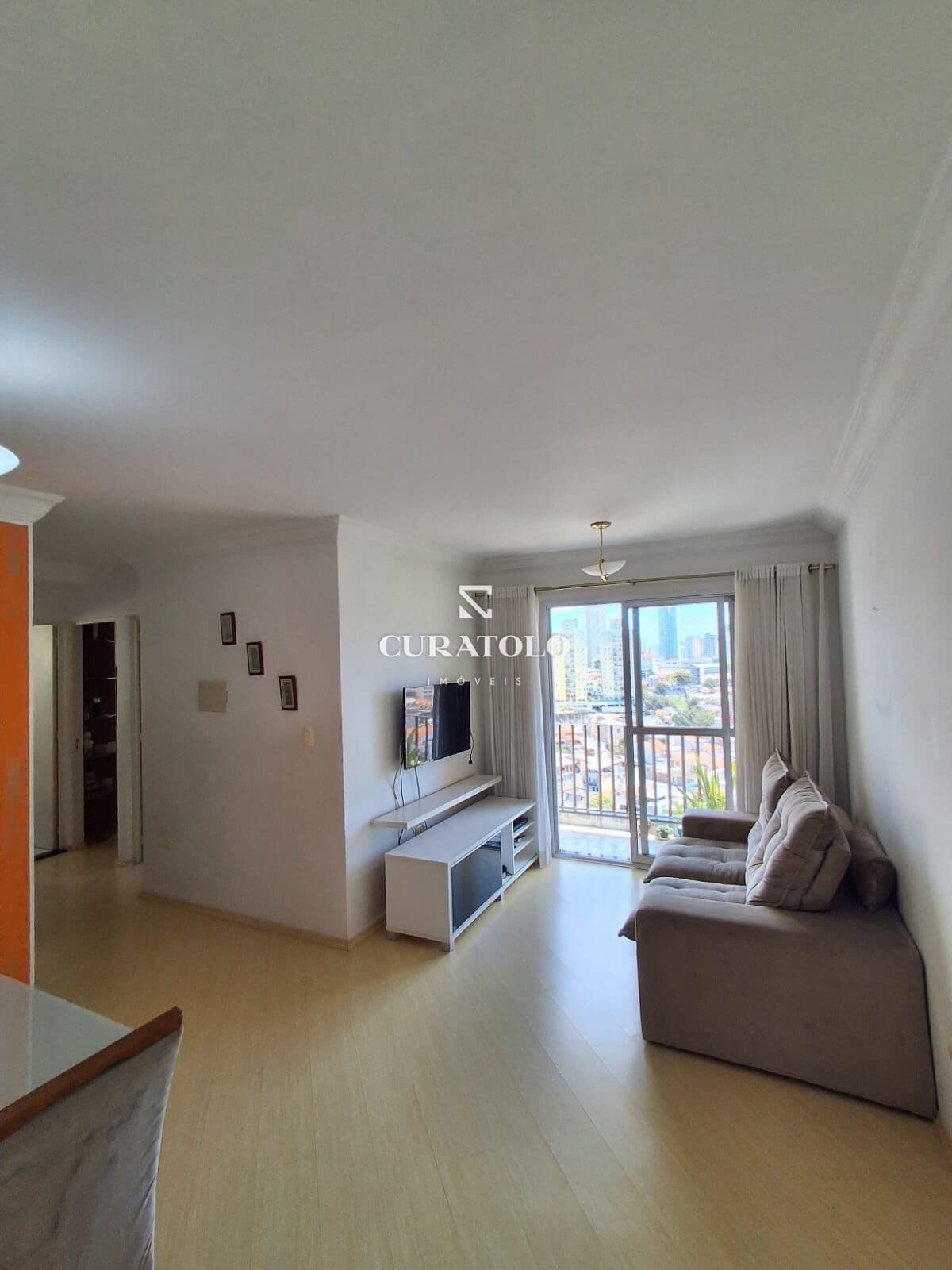 Conheça esse lindo apartamento na Vila Mafra, ao lado do Parque Ceret, de 60 m², com 2 quartos, varanda e 1 vaga, é perfeito para você e sua família.