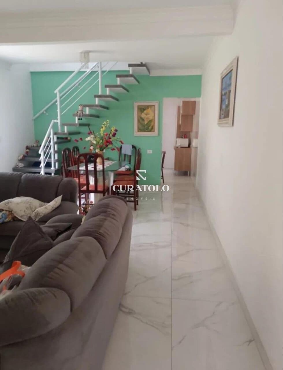 Casa sobrado à venda com 138 m², 3 quartos e 2 vagas na Penha, São Paulo.