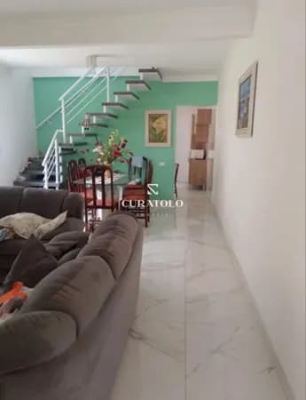 Casa sobrado à venda com 138 m², 3 quartos e 2 vagas na Penha, São Paulo.