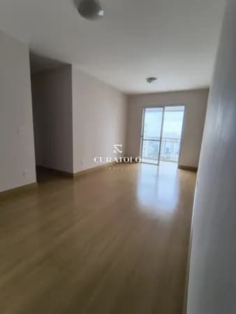 Apartamento à venda com 65 m², 2 quartos, varanda e vaga, Tatuapé, São Paulo.