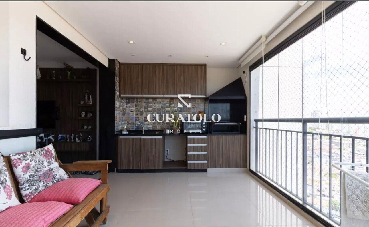 Apartamento à venda com 65 m², 1 quarto, varanda gourmet e vaga, Sacomã, em São Paulo.