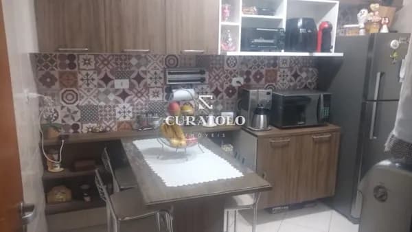 Moradia perfeita para sua família em Utinga, Santo André. Sobrado com 3 Dorms, 2 Vagas e churrasqueira
