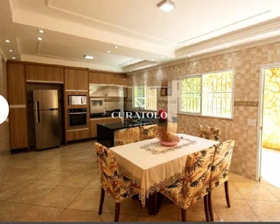 Venha conhecer a casa ideal na Vila Curuçá: Com amplos 250 m², 3 quartos e 4 vagas cobertas - Com churrasqueira e área gourmet