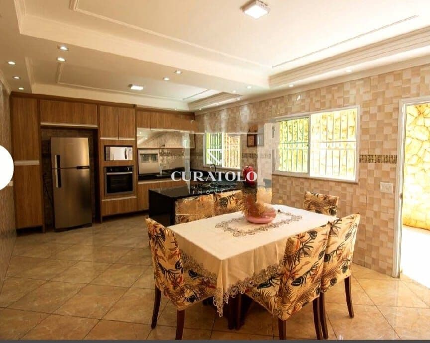 Venha conhecer a casa ideal na Vila Curuçá: Com amplos 250 m², 3 quartos e 4 vagas cobertas - Com churrasqueira e área gourmet