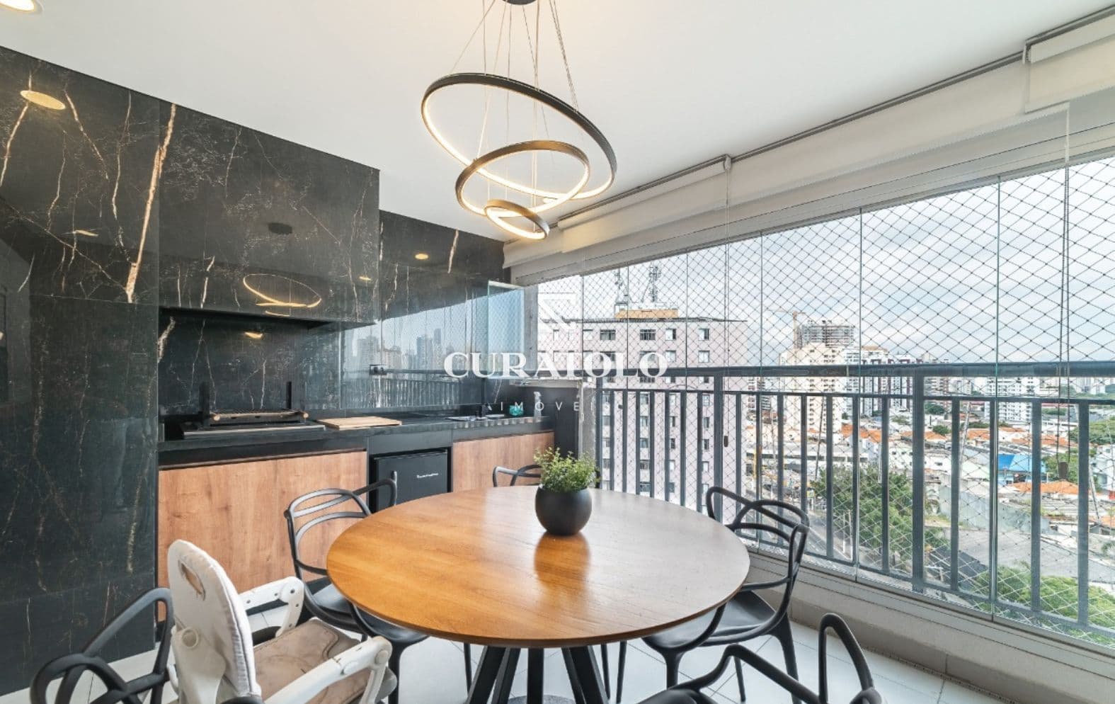 Conheça este incrível apartamento de alto padrão no Tatuapé, com confortáveis 106 m², 3 Quartos/suítes, 2 vagas e varanda gourmet - Porteira fechada