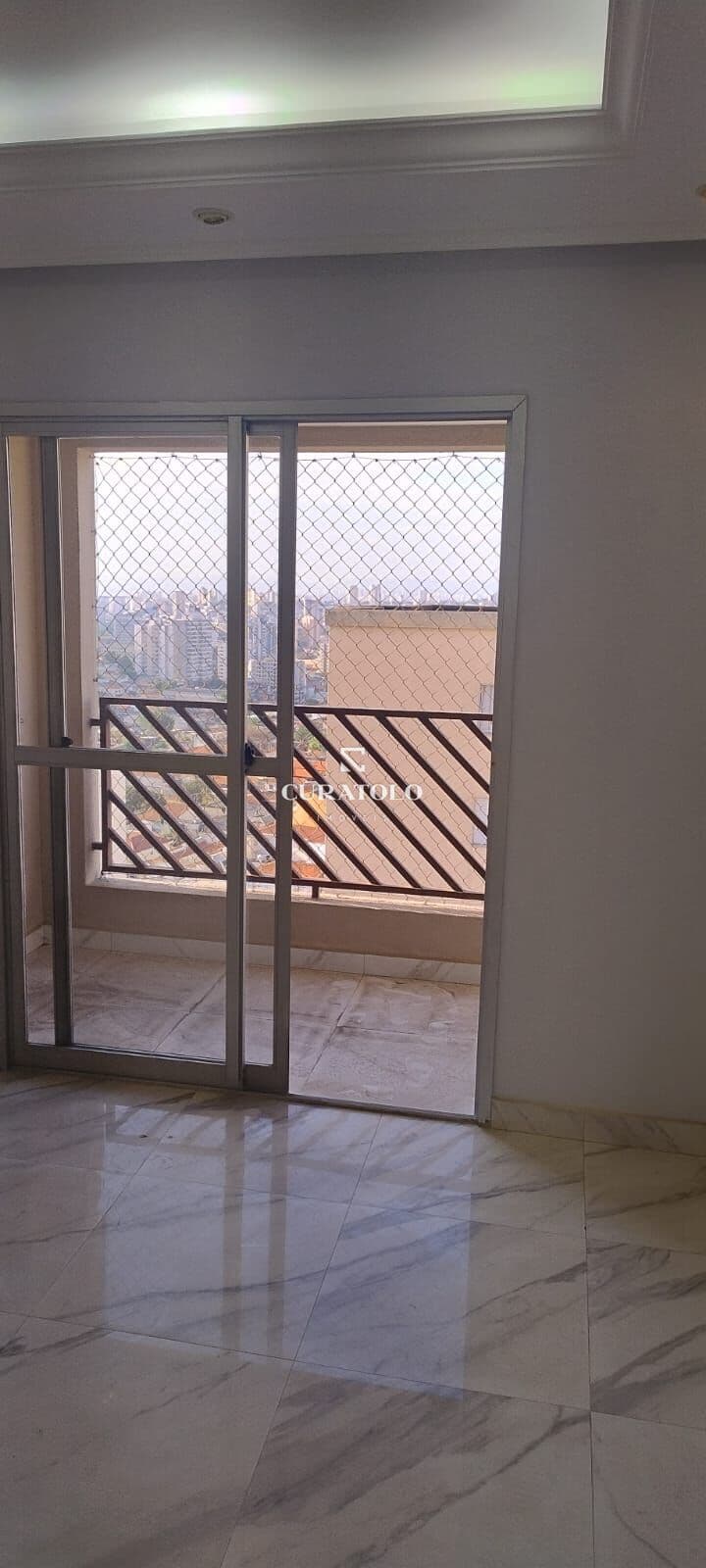 Apartamento à venda com 72 m², 3 quartos, 2 vagas e varanda na Vila Carrão, São Paulo.