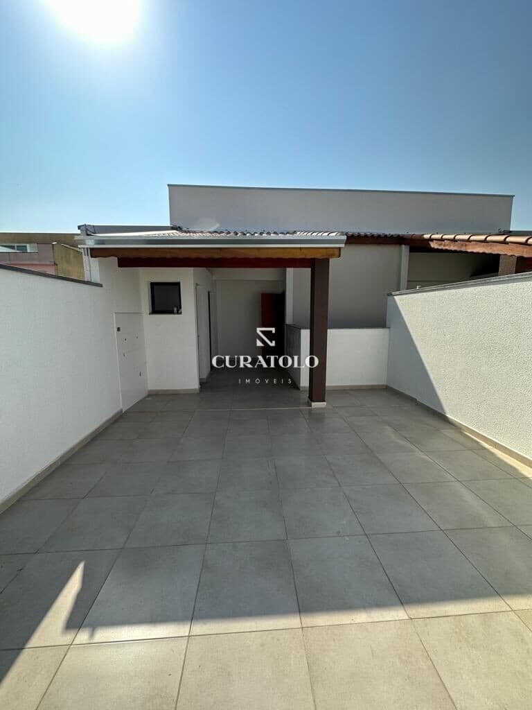 Vida em harmonia em Santo André, no Jardim Alvorada, ao lado da Rua Carijós. Cobertura estilo sem condomínio com 2 Dorms, Vaga e elevador
