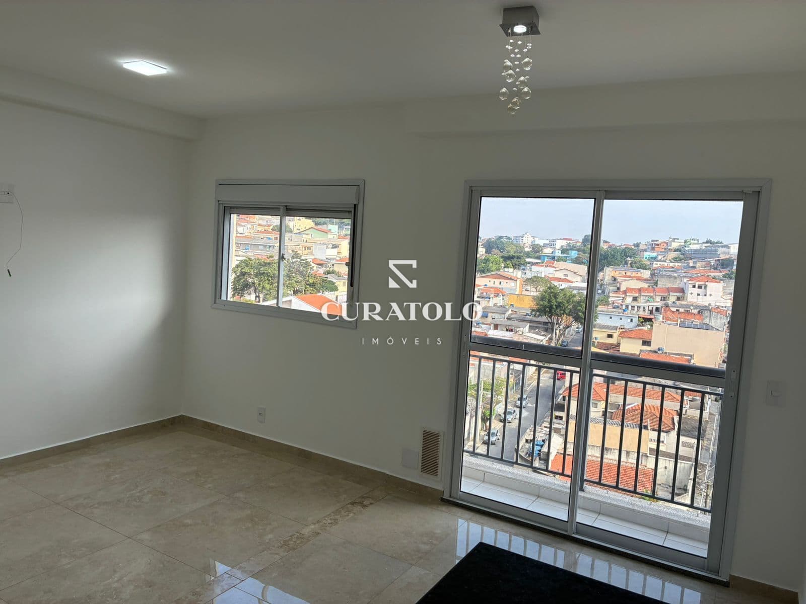 Apartamento à venda com 31 m², 1 quarto e varanda, Vila Invernada, São Paulo.