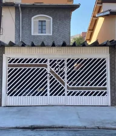 Moradia perfeita para a família: Sobrado com 3 quartos, 2 vagas cobertas, área com churrasqueira no São João Clímaco, próximo a Estrada das Lágrimas