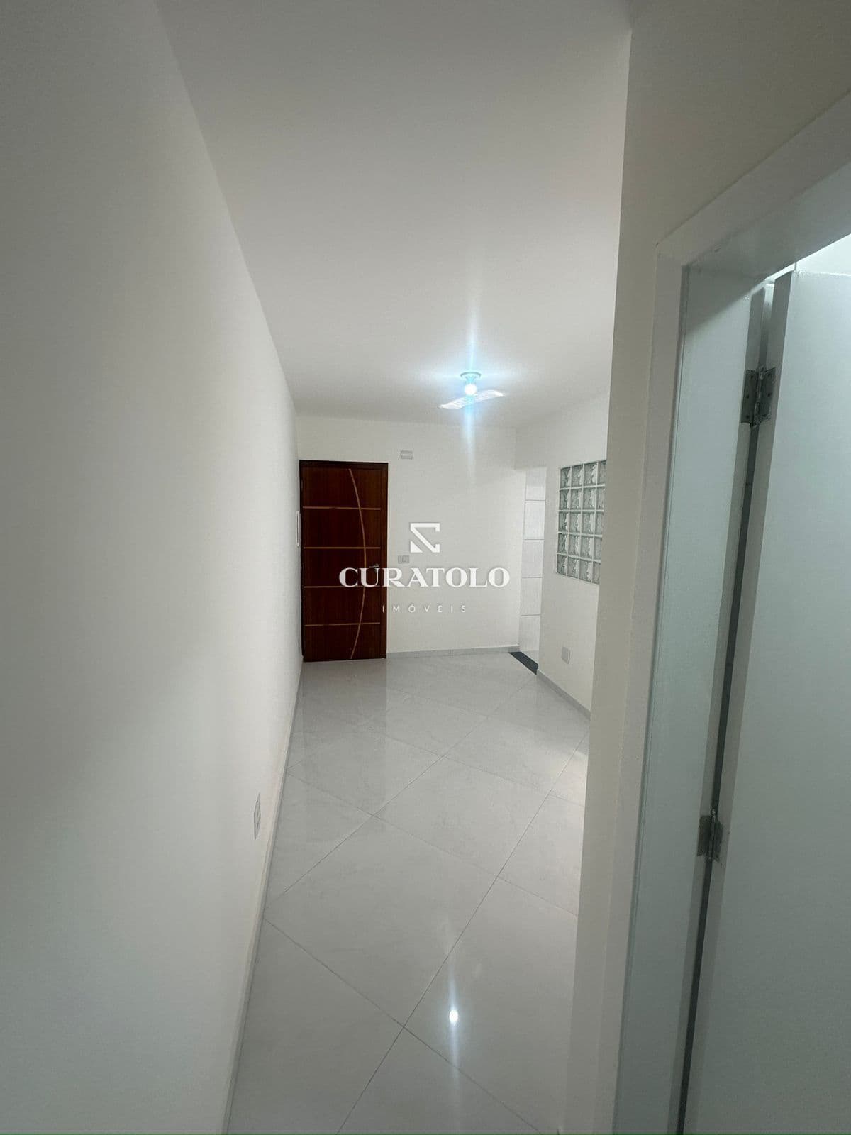 Seu novo lar em Santo André, apartamento estilo condomínio econômico, com 2 Dorms, 1 suíte, 1 vaga e pequeno quintal em Utinga