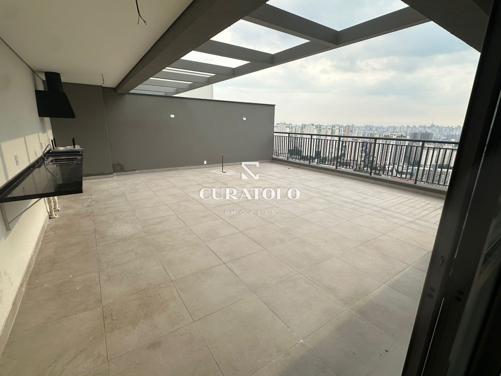 Cobertura nova à venda com 201 m² e 3 suítes, varanda gourmet e 2 vagas, Quarta Parada, São Paulo.