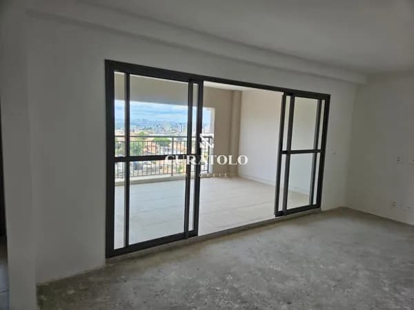 Apartamento à venda com 129 m², 3 suítes, varanda e 2 vagas no Tucuruvi, São Paulo.