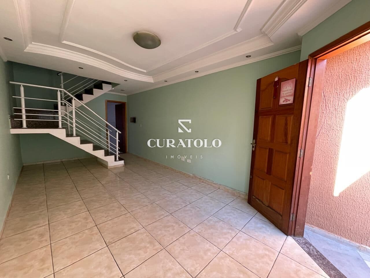 Moradia perfeita para sua família na Vila Curuçá, próx. da Estação Itaim Paulista. Sobrado com 2 Dorms e 2 Vagas cobertas