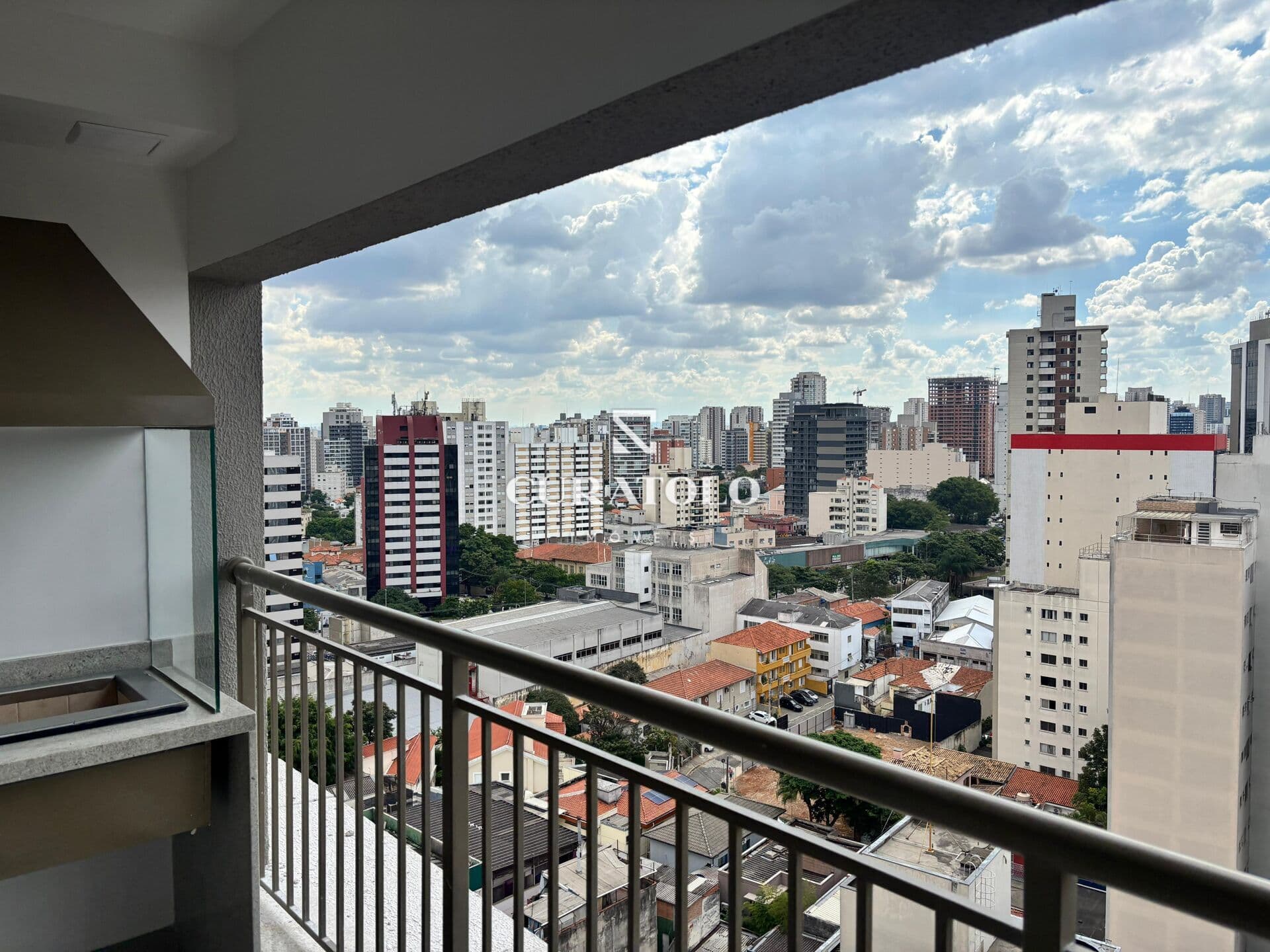 Apartamento à venda, de 2 quartos, varanda gourmet e 1 vaga na Vila Mariana