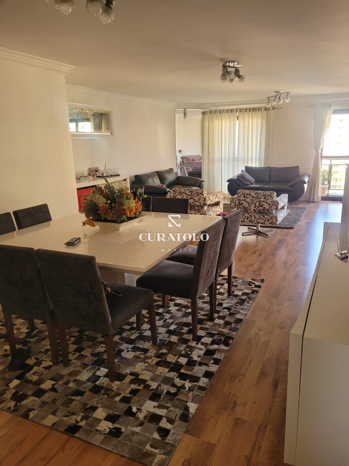 Seu novo e belíssimo lar em São Caetano do Sul está aqui, apartamento pronto pra morar com 211 mts, 4 dormitórios, 2 suítes, varanda e ótima localização!