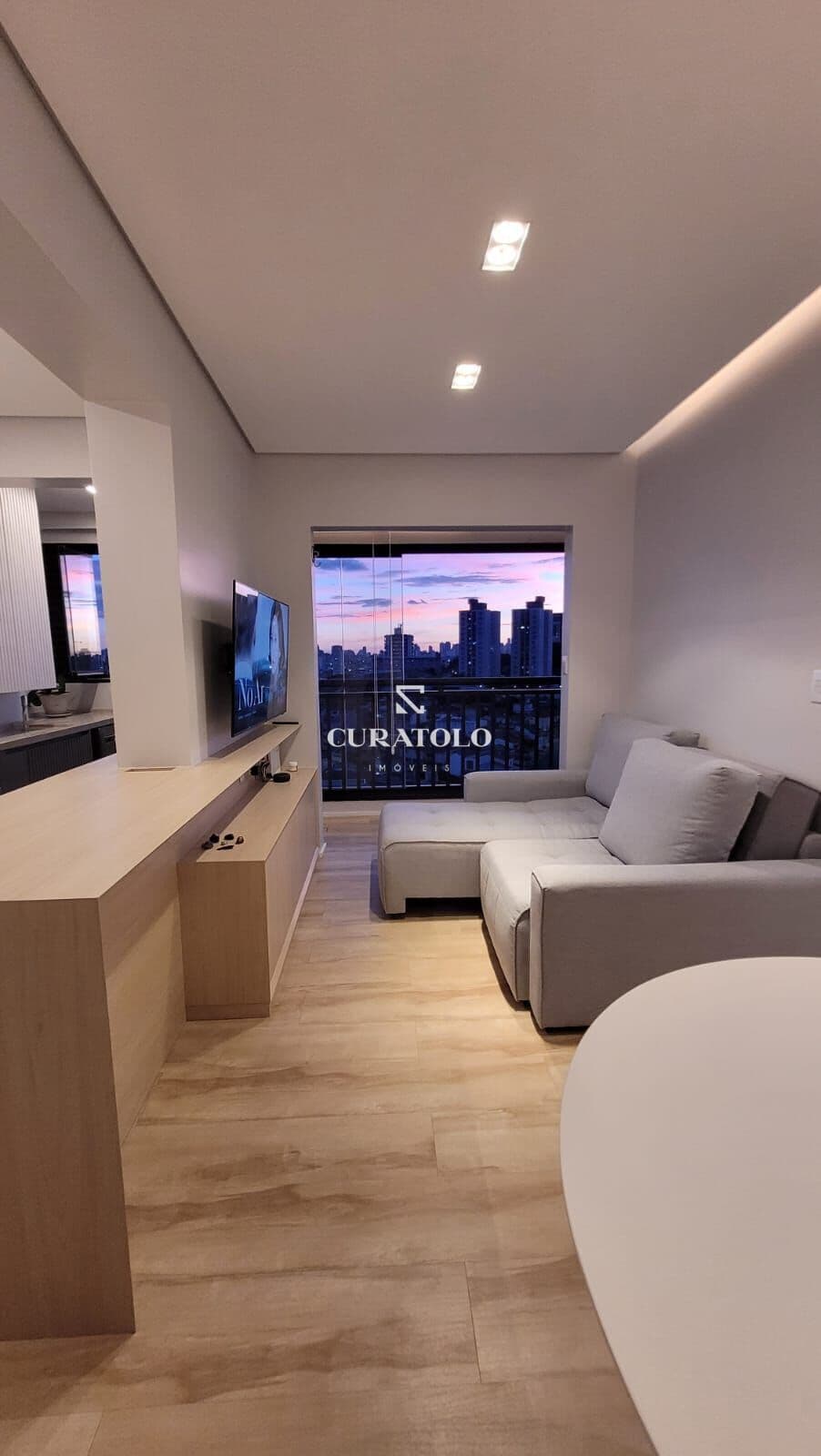 Apartamento à venda com 49 m², 2 quartos, varanda e vaga na Vila Matilde, São Paulo.