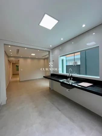 Viva com comodidade no Jardim do Estádio, ao lado da Rua Carijós, : lindo sobrado reformado de 125 m² com 3 Dorms, 2 vagas e quintal