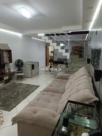 Venha conhecer a casa ideal para viver com conforto na Vila Alpina: Casa com 3 quartos, 2 vagas cobertas e quintal com churrasqueira