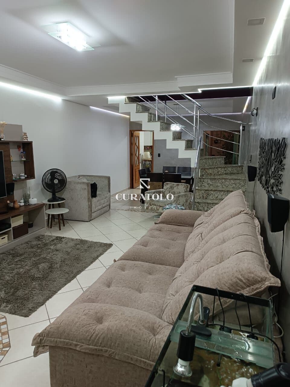 Venha conhecer a casa ideal para viver com conforto na Vila Alpina: Casa com 3 quartos, 2 vagas cobertas e quintal com churrasqueira