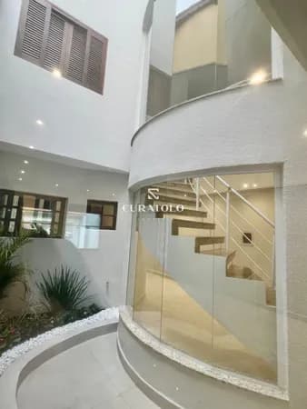 Moradia perfeita para sua família no Parque das Nações, em Santo André. Lindo sobrado com 3 Dorms, 4 vagas e churrasqueira