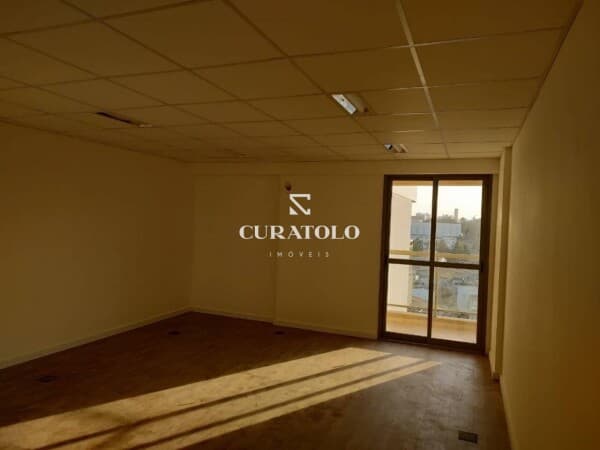 Explore o Potencial do seu negócio: Sala Comercial no badalado bairro Rudge Ramos em São Bernardo do Campo – Empreendimento comercial com portaria e elevador